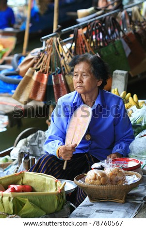 RATCHABURI, THAILAND - JULY 5: Local people sell food items at Damnoen Saduak floating market on July 5, 2009 in Ratchaburi, Thailand. Damnoen Saduak is a very popular tourist attraction.