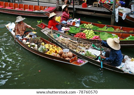 RATCHABURI, THAILAND - JULY 5: Fruit boats at Damnoen Saduak floating market on July 5, 2009 in Ratchaburi, Thailand. Damnoen Saduak is a very popular tourist attraction in Thailand.