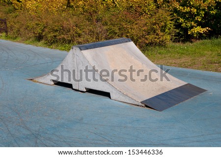 [Obrazek: stock-photo-ramp-of-skateboarding-on-blu...446336.jpg]