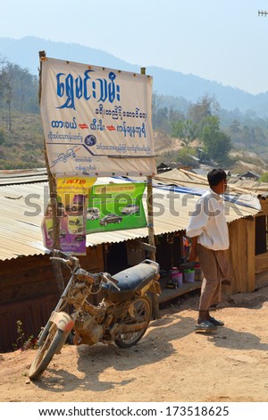 PHU NAM RON BARRIER, MYANMAR - JANUARY 23 : Unidentified man sells foods at temporary Myanmar immigration border crossing on January 23, 2014 in Phu Nam Ron barrier, Myanmar.