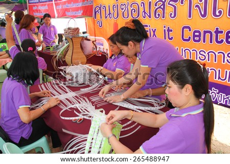 MAHASARAKHAM - MARCH 9 : Group of women learn to weave plastic basket at Fix It Center public exhibition on March 9, 2015 in Mahasarakham, Thailand.