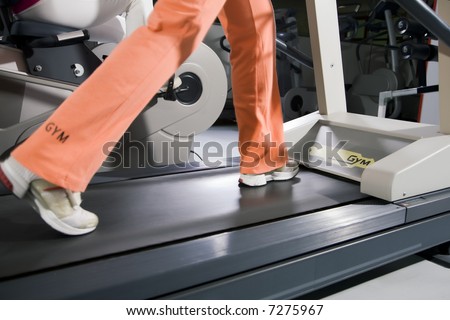 health club: woman running on a tapis roulant