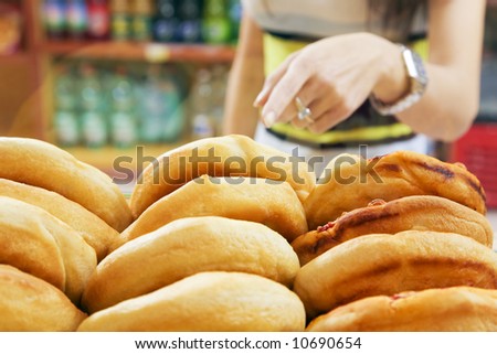 customer in a supermarket buying a slice of pizza