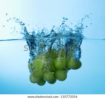White grapes splash
