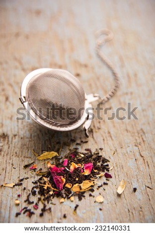 Loose Leaf Black and Herbal Tea with Metal Ball Infuser