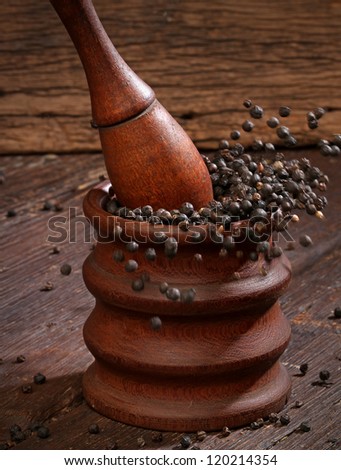 Grinding black pepper with a mortar and pestle
