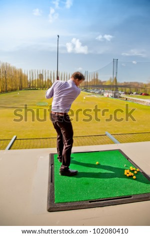 player by golf training for beginners