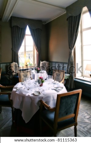 hall of classic dutch dinner room