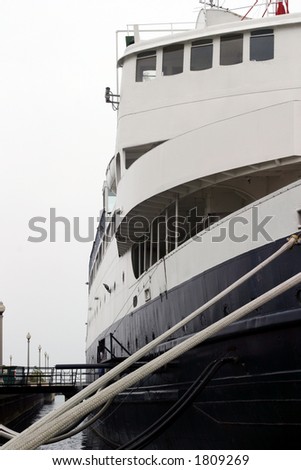 Ship Hull - close-up - Side view with holding ropes