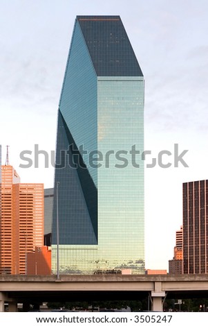 photo of a skyscraper in dallas downtown