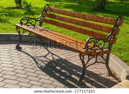 Wet park bench with forging metal elements