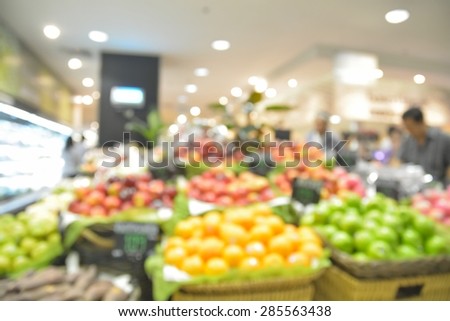 Blur or defocus fruit store background with bokeh light