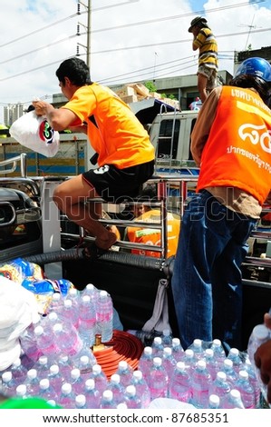 BANGKOK - OCTOBER 29: Unidentified volunteers transporting food bags and bottled water to help flood victims during Thai flood crisis on October 29, 2011 in Bangkok, Thailand.
