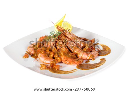 Prigotovlennyev Shrimp sauce with spices. The fruits of the sea. Plate revetkami on a white background.