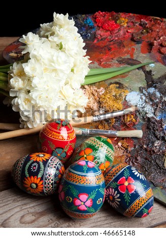 Painter\'s pallet with brushes and russian easter eggs
