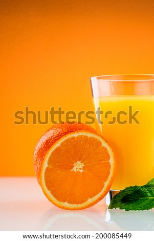Orange juice with half orange and mint