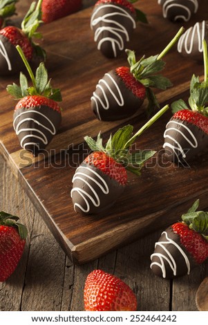 Homemade Chocolate Dipped Strawberries Ready to Eat