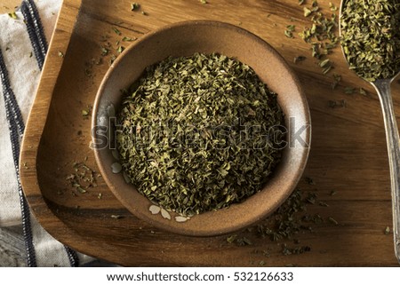Organic Dry Mint Spice in a Bowl