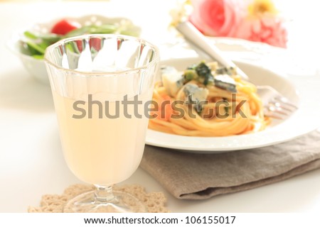 Cafe food, guava juice and pasta