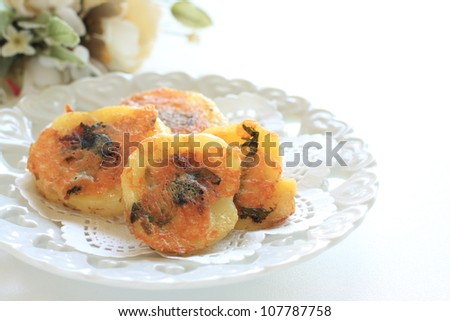 bistro food, cheese and herb potato fried