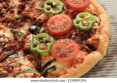tomato and green pepper pizza