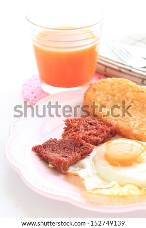 corn beef and sunny side up egg for western breakfast image