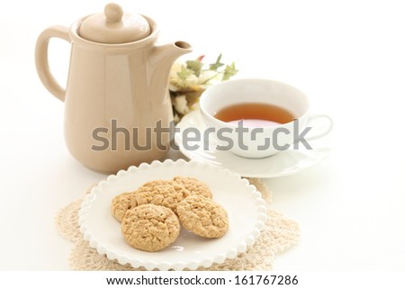 oatmeal cookie and English tea