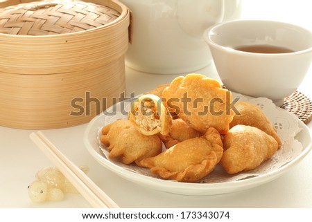 Chinese new year food, crunchy peanut crescents Yau Kok Zai