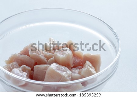 chopped chicken breast on glass bowl