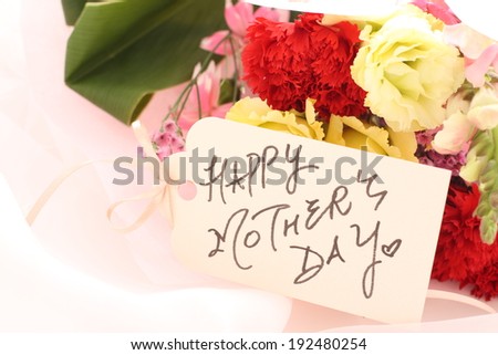 hand writing message card and flower bouquet for Mother\'s day image