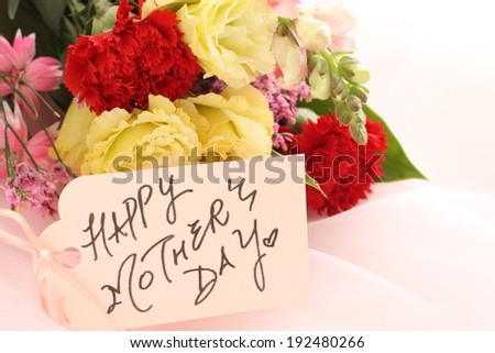 hand writing message card and flower bouquet for Mother\'s day image