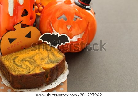 Halloween decoration and pumpkin cake