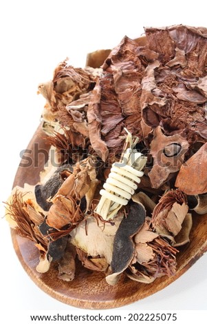 Traditional Chinese herbal medicine, dried flower and fruit for heat removing damp clearing soup