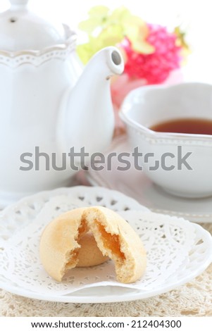 mango filling cookie and English tea