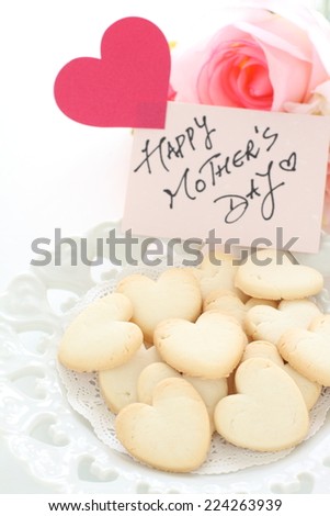 Mother\'s day background, sweet heart shaped cookie and greeting card