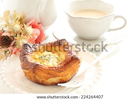 tuna fish pie and milk tea for gourmet breakfast image