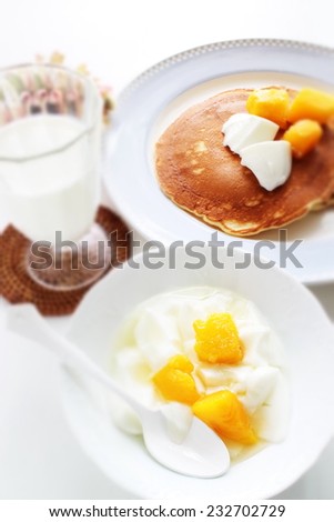 frozen mango and pan cake with yogurt sauce
