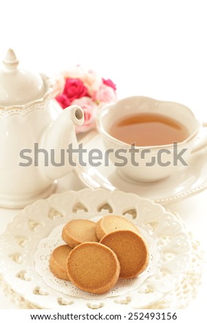 Caramel cookie and English tea