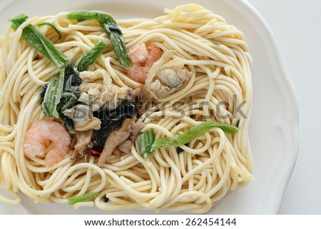 Frozen pasta, seafood and spinach spaghetti