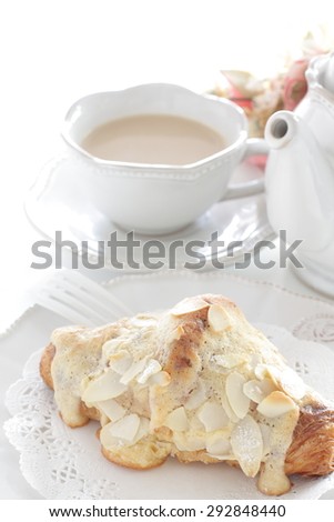 Classic French bakery, Croissants aux Amandes milk tea