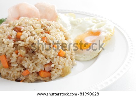 indonesian cuisine, Nosi goreng fried rice with shrimp chip