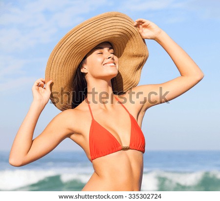 girl with a beautiful body at sea