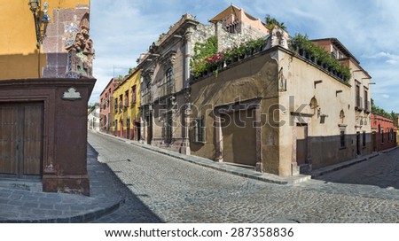 Colonial street in Guanajuato, Mexico\
Old streets founded in the Spanish conquest in San Miguel de Allende, Mexico
