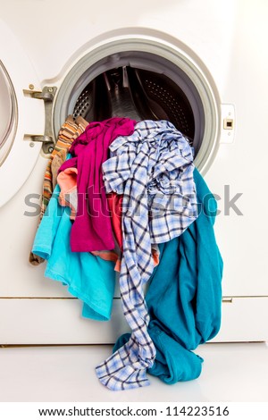 Washing machine with clean linen