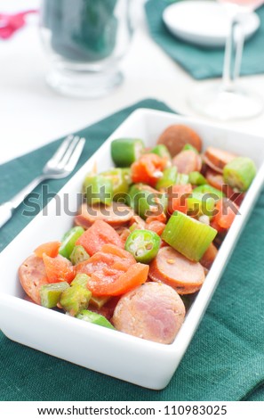 Okra and sausages salad