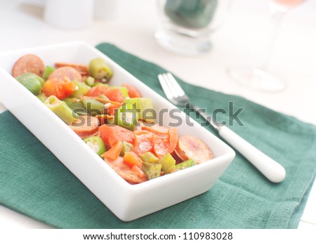 Sausages, okra and tomatoes salad