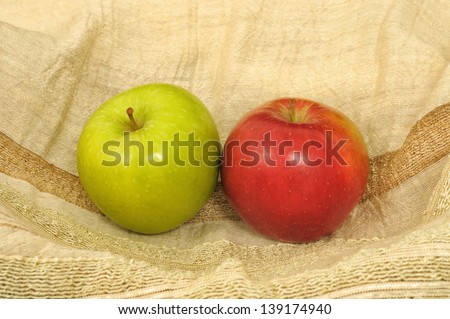 Red and green apples on a beige table cloth