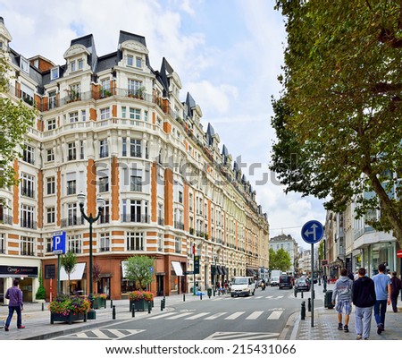 BRUSSELS, BELGIUM-AUGUST 29, 2014: Popular area in center of Brussels with many shops and restaurants