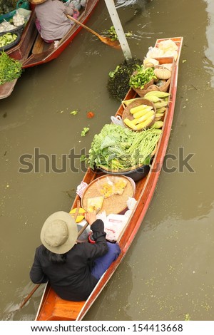 Paddle boats selling vegetables at the Floating Market.