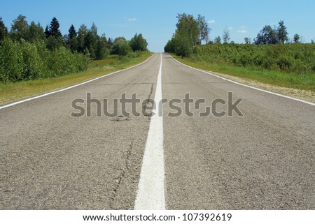 Direct highway with markup that goes beyond the horizon
